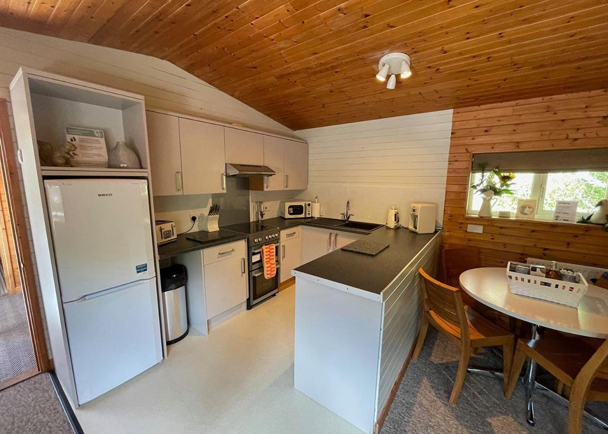 Ivyleaf Combe Lodges Stratton  Ngoại thất bức ảnh