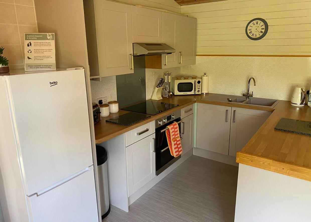 Ivyleaf Combe Lodges Stratton  Ngoại thất bức ảnh