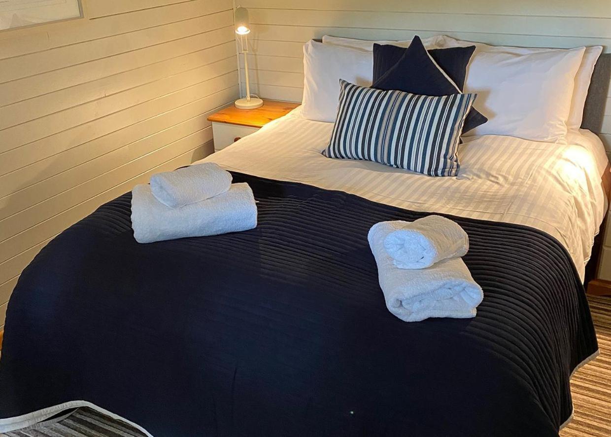 Ivyleaf Combe Lodges Stratton  Ngoại thất bức ảnh