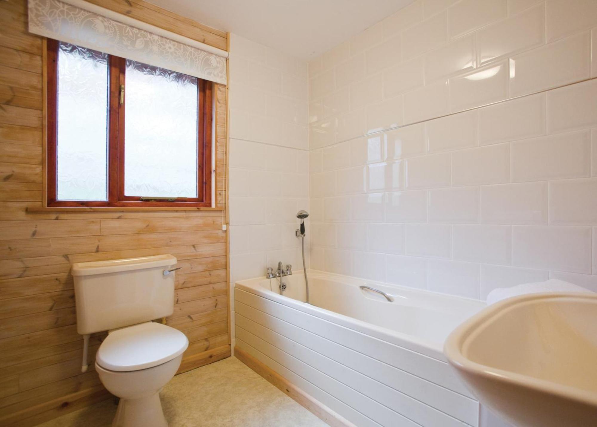 Ivyleaf Combe Lodges Stratton  Ngoại thất bức ảnh