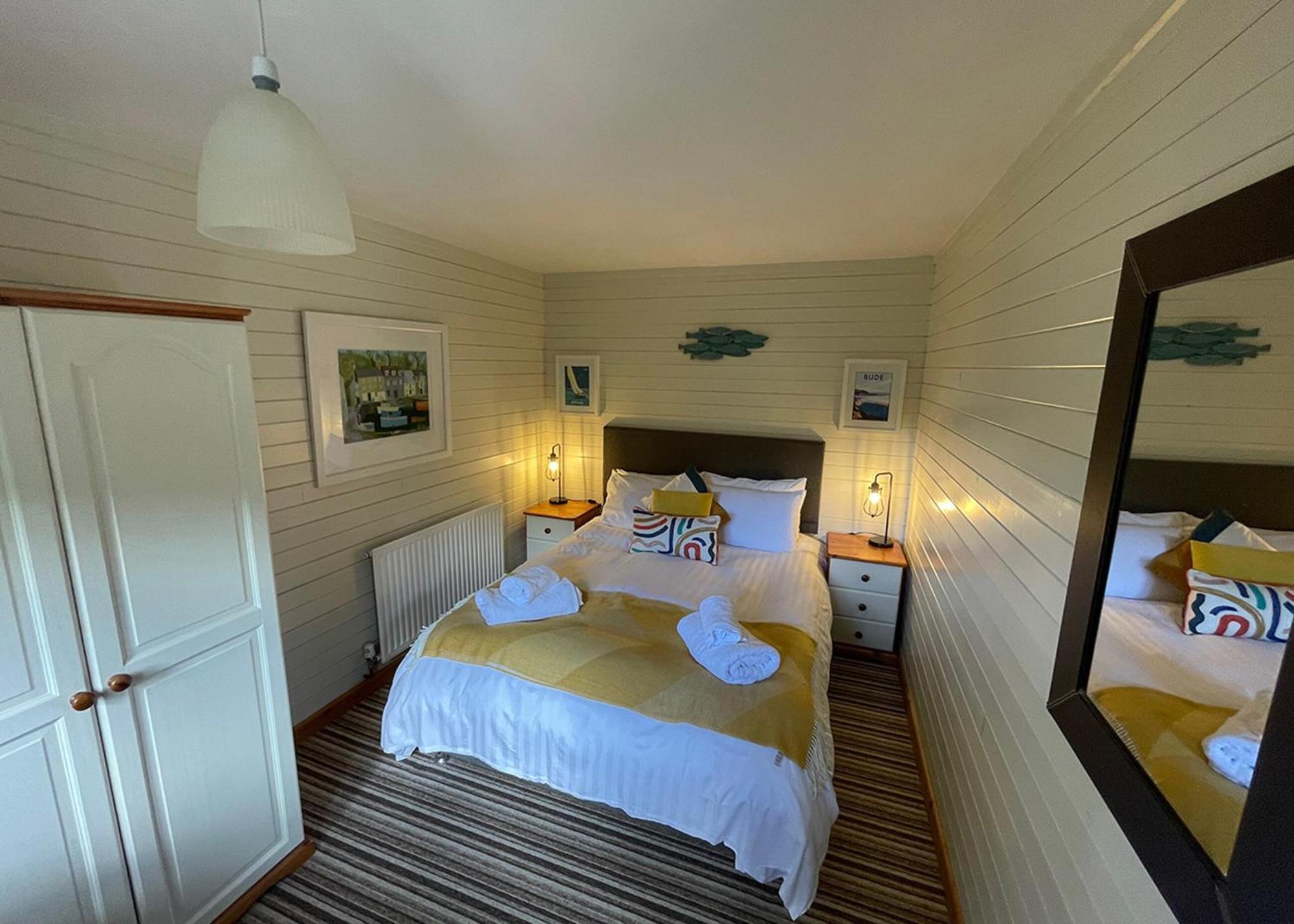 Ivyleaf Combe Lodges Stratton  Ngoại thất bức ảnh