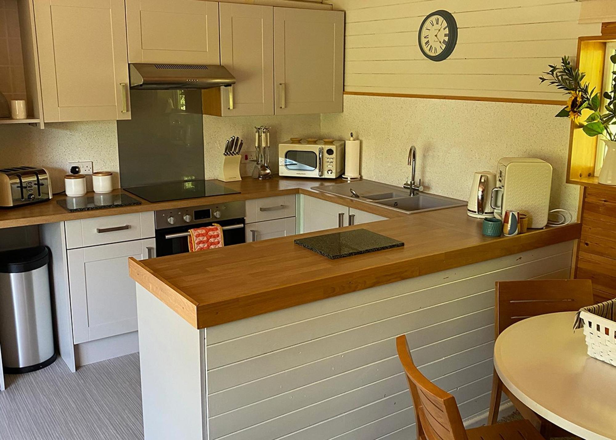 Ivyleaf Combe Lodges Stratton  Ngoại thất bức ảnh